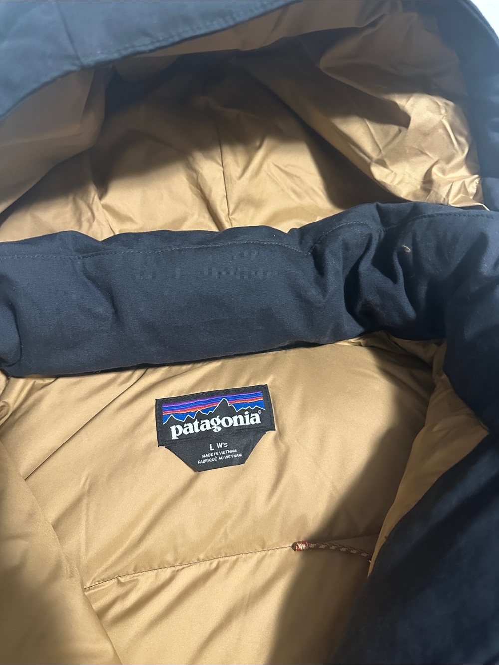 Patagonia Women's Dark Navy Puffer Jacket with Tan Hood Lining - Picture 2 of 2